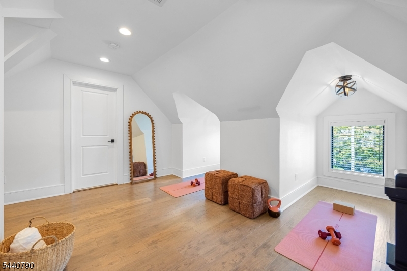 651 Grove St Property Photo 35