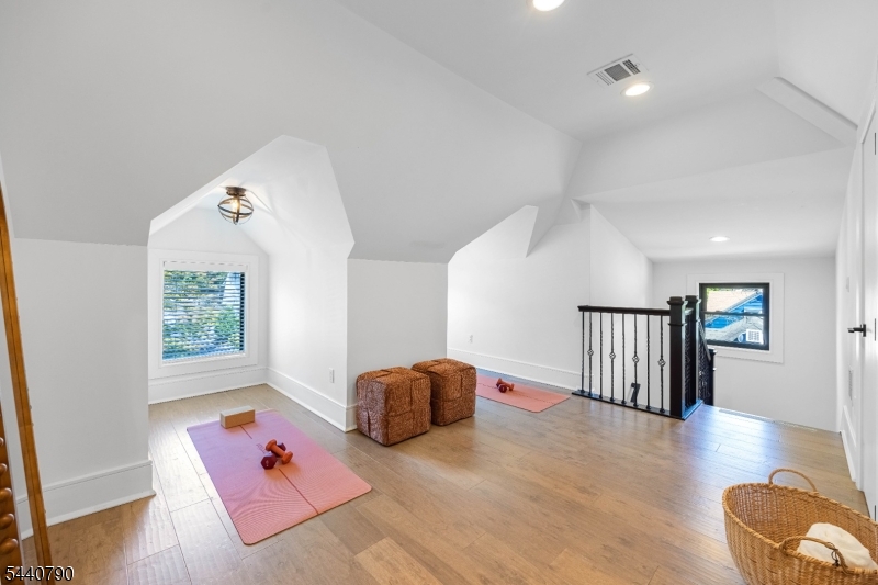651 Grove St Property Photo 36
