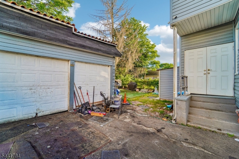 70 Genessee Ave Property Photo 44
