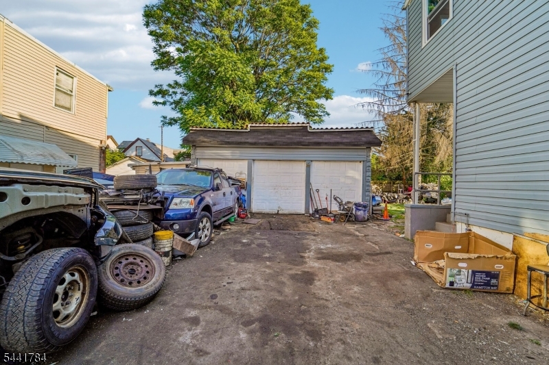 70 Genessee Ave Property Photo 45
