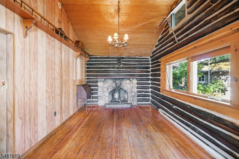 16 Allegheny Ave Property Photo 9