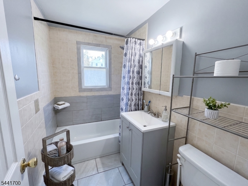 236 Alexander St Property Photo 4