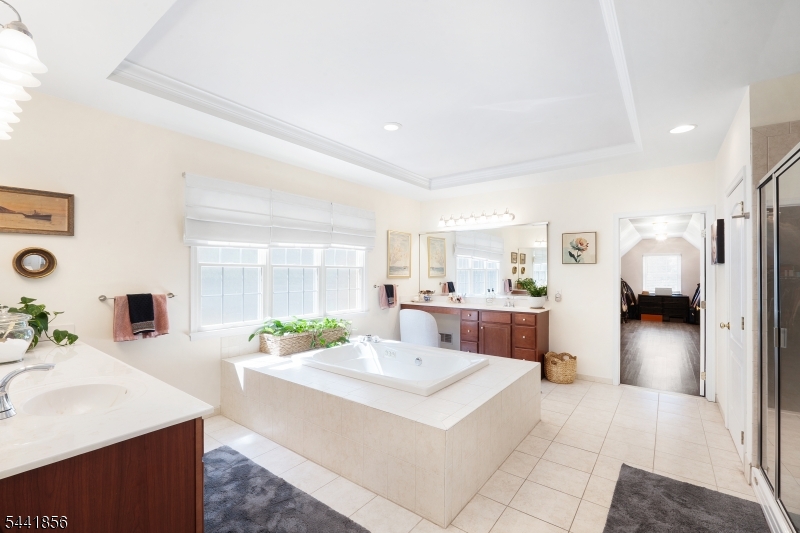 29 Crownview Ct Property Photo 22