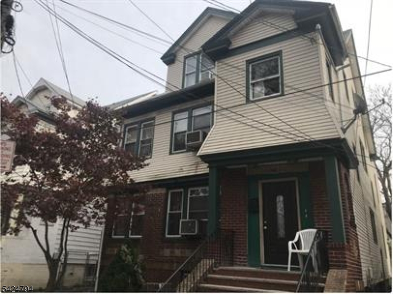 272 Wainwright St Property Photo 1