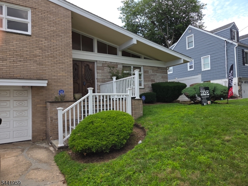 77 Columbia Ave Property Photo 3