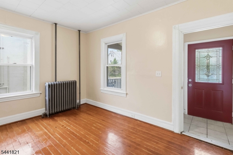 164 E Blackwell St Property Photo 4