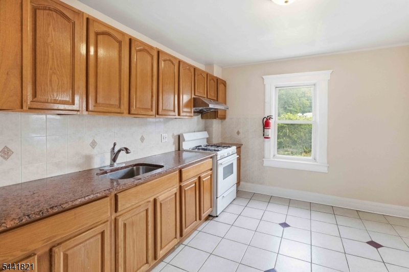 164 E Blackwell St Property Photo 6