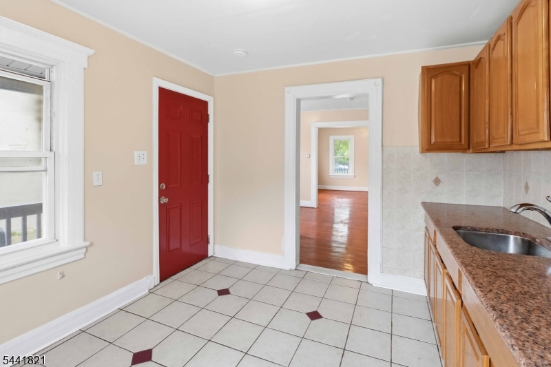 164 E Blackwell St Property Photo 7