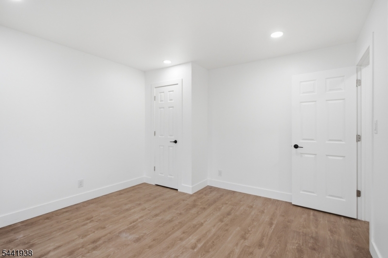 284 2nd Ave Property Photo 5