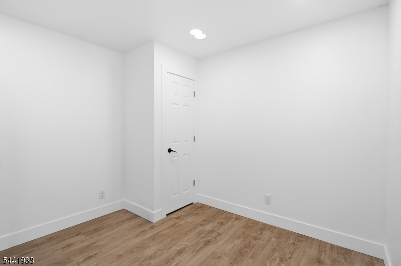 284 2nd Ave Property Photo 14