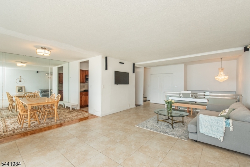 3 Horizon Road 1007 Property Photo 6