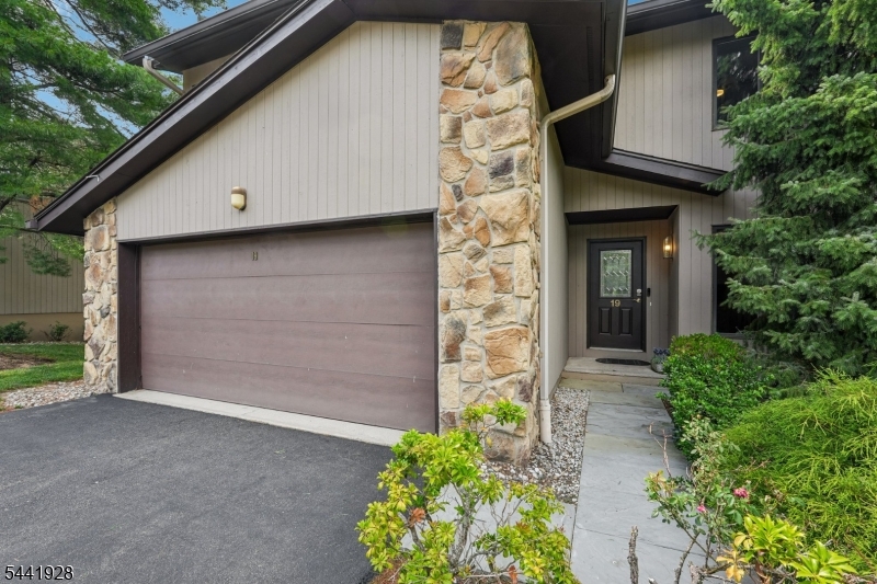 19 Cedarwood Property Photo 3