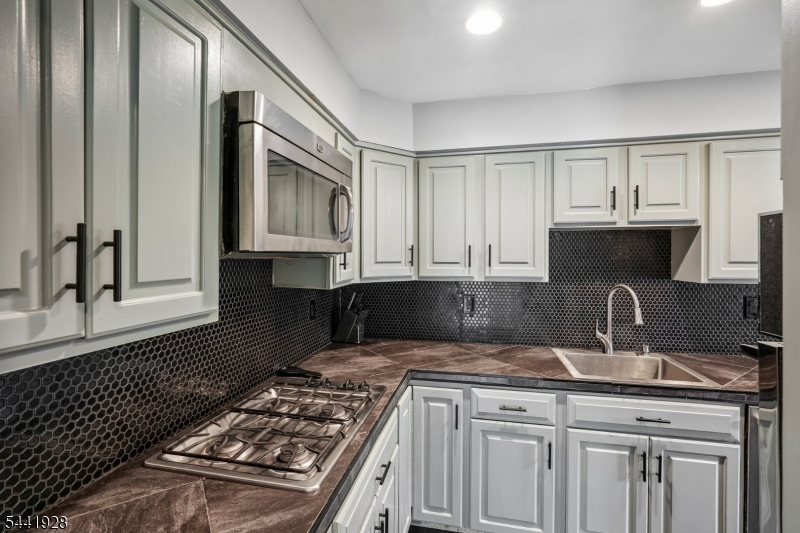 19 Cedarwood Property Photo 6