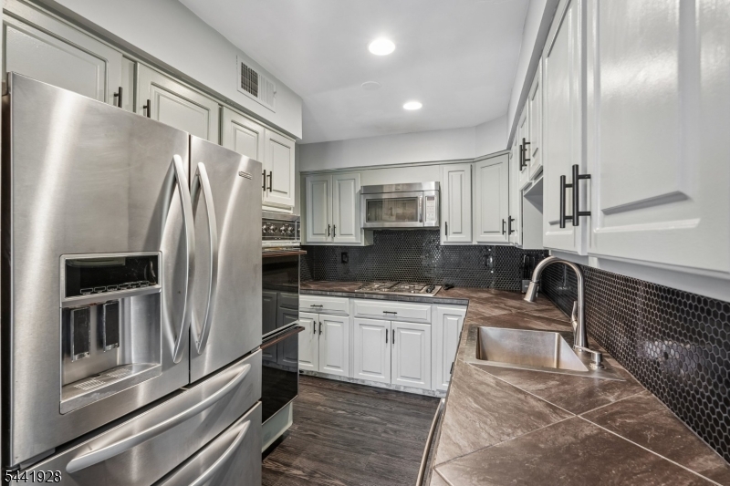 19 Cedarwood Property Photo 7