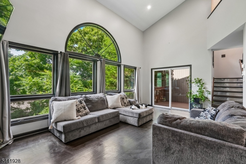 19 Cedarwood Property Photo 15