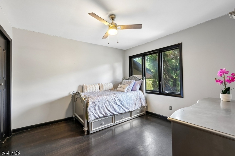 19 Cedarwood Property Photo 22