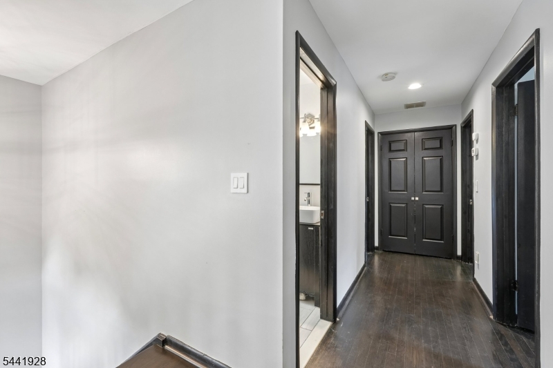 19 Cedarwood Property Photo 28
