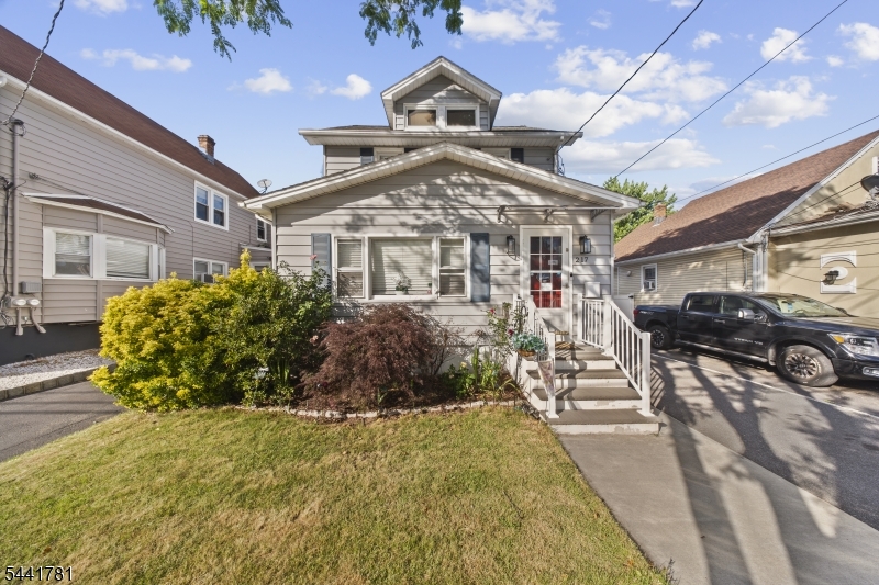 217 Sheridan Ave Property Photo 6