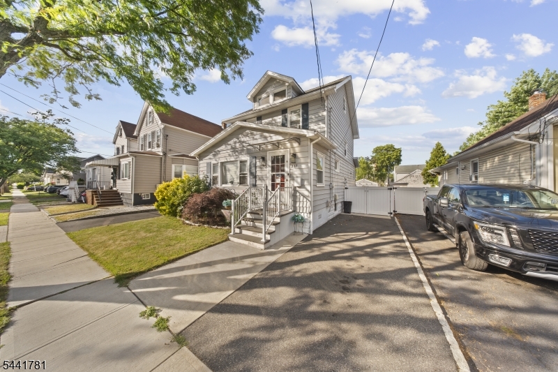 217 Sheridan Ave Property Photo 7