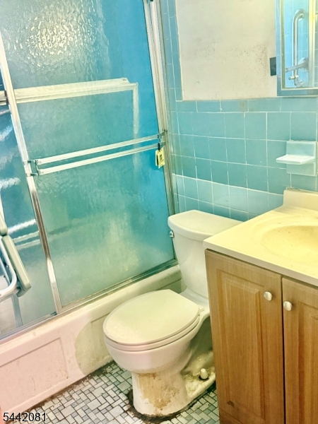 72 Hanford St Property Photo 8