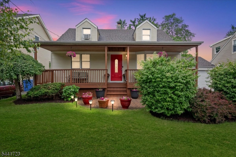 448 Carmine Ave Property Photo 1