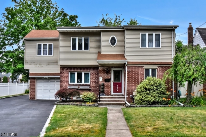 25 Morlot Ave Property Photo 1