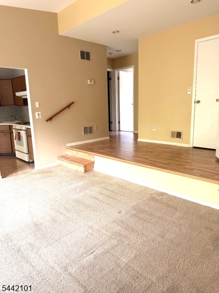 608 Spruce Hills Dr Property Photo 3