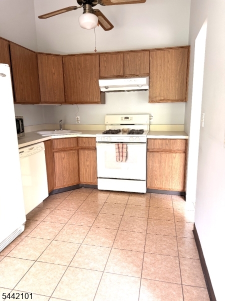 608 Spruce Hills Dr Property Photo 7