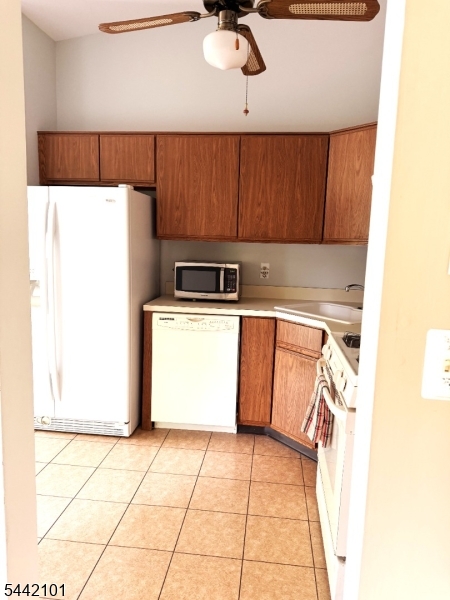 608 Spruce Hills Dr Property Photo 9