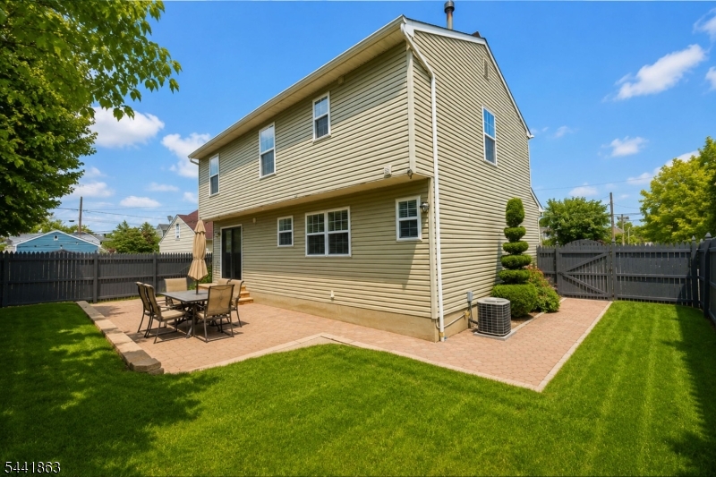 20 Cliff Ave Property Photo 5