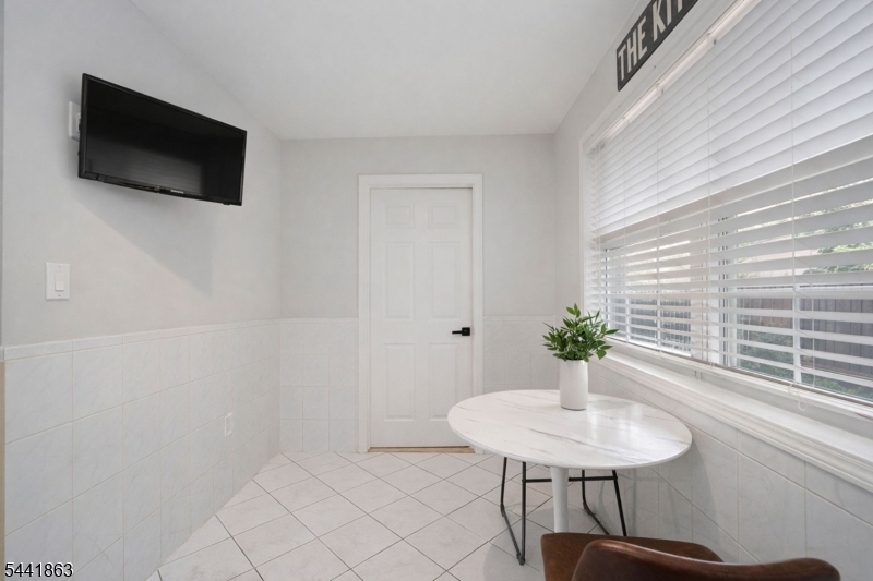 20 Cliff Ave Property Photo 8