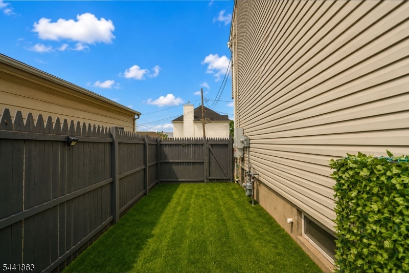 20 Cliff Ave Property Photo 9