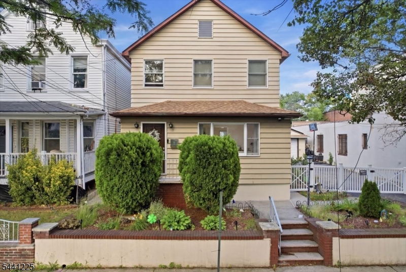 30 Getty Ave Property Photo 4