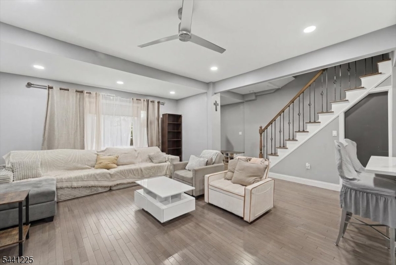 30 Getty Ave Property Photo 6