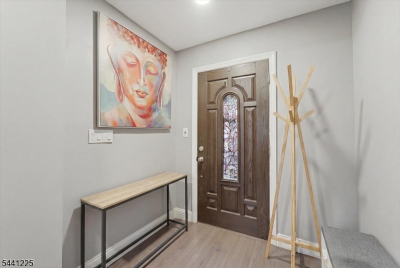 30 Getty Ave Property Photo 14