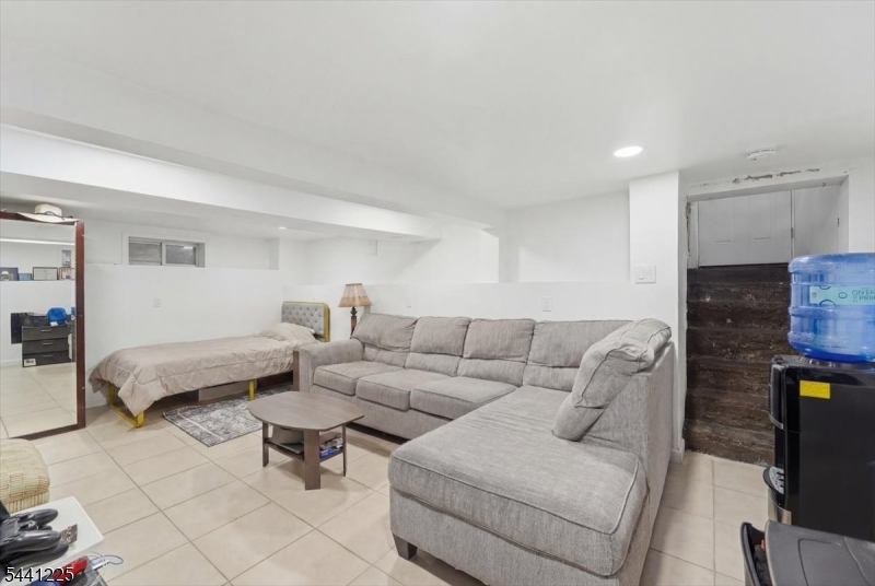 30 Getty Ave Property Photo 27
