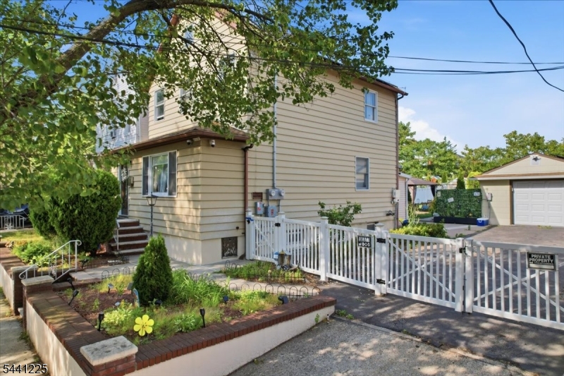 30 Getty Ave Property Photo 29