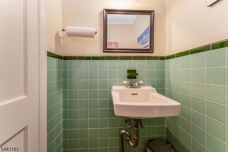8 Leigh St Property Photo 11