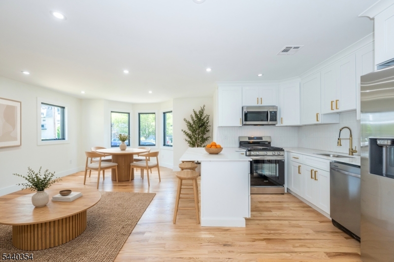 363 Park St Property Photo 4