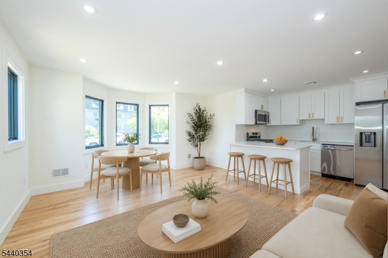 363 Park St Property Photo 5