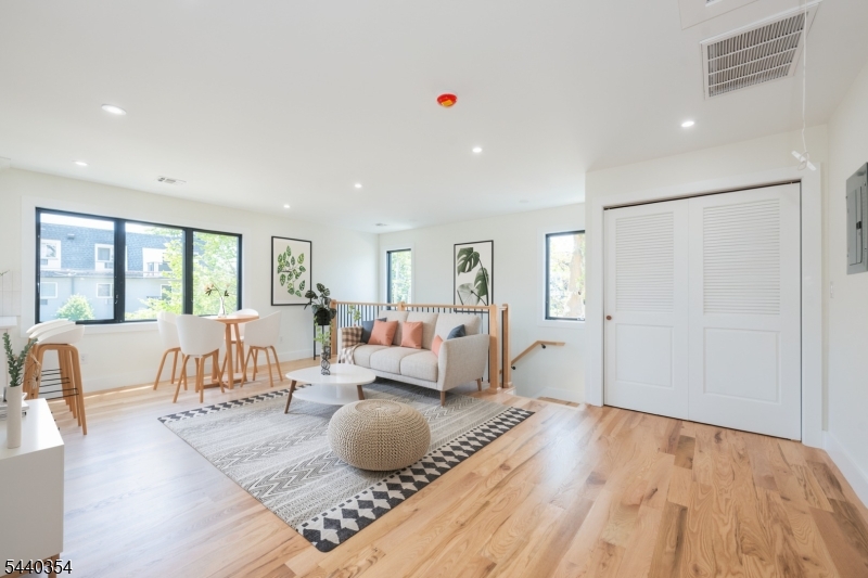 363 Park St Property Photo 18