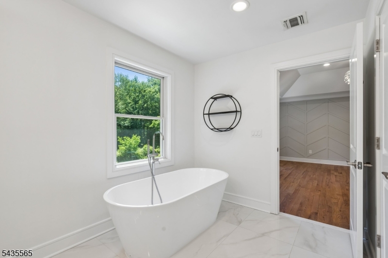 37 Burnet St Property Photo 23