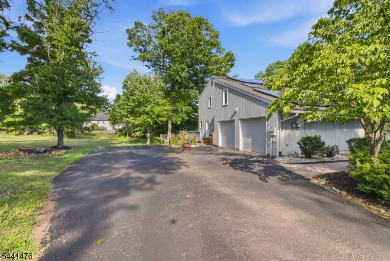30 Willow Brook Ln Property Photo 3