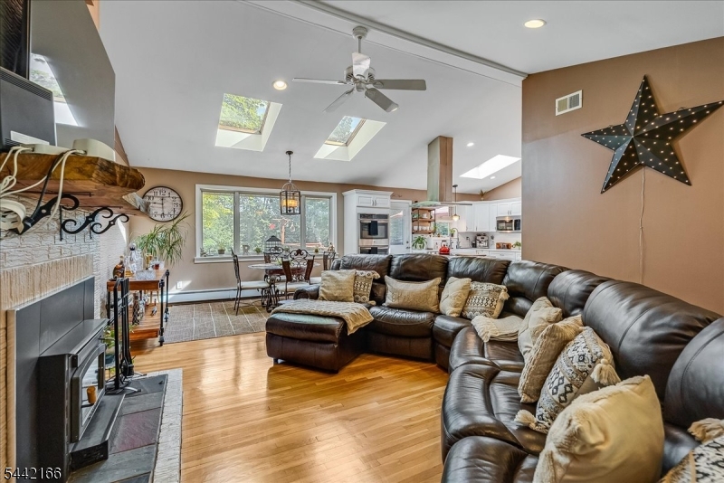 166 Glenside Trl Property Photo 4