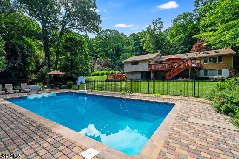 166 Glenside Trl Property Photo 31