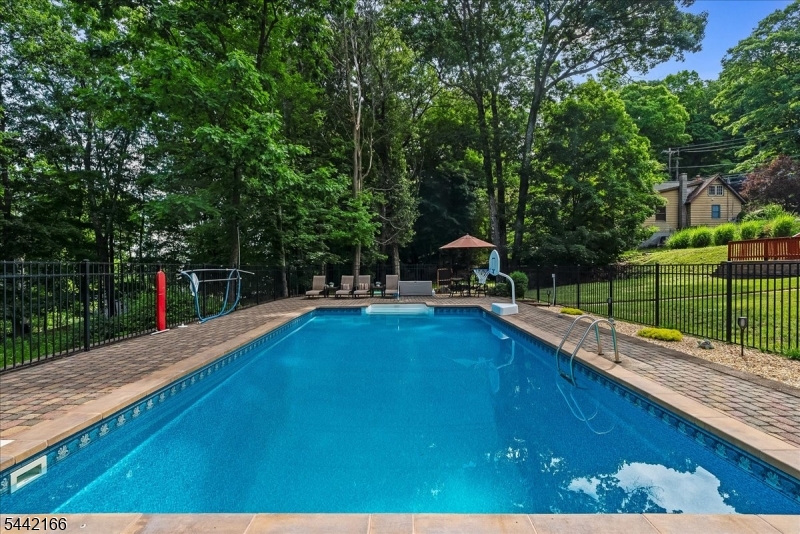 166 Glenside Trl Property Photo 32