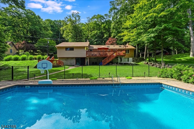 166 Glenside Trl Property Photo 33