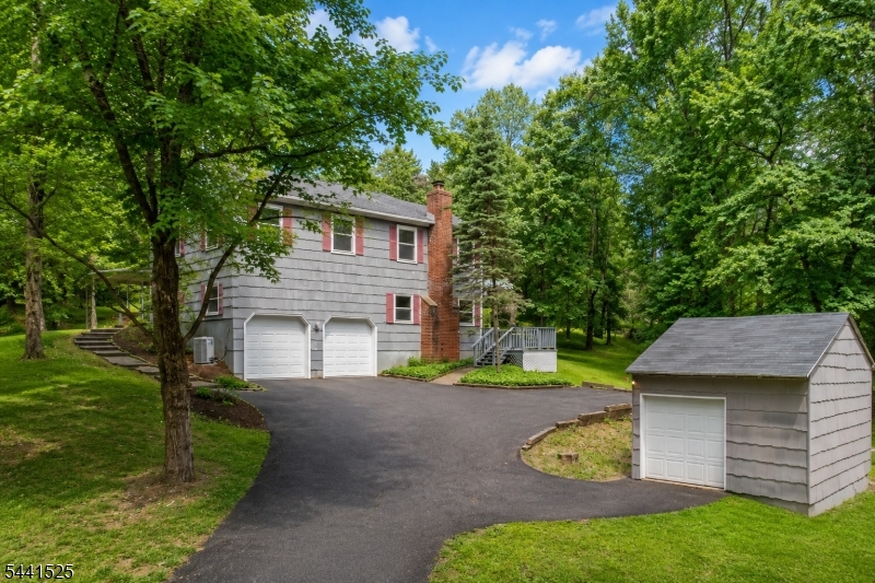 200 Hockenbury Rd Property Photo 1