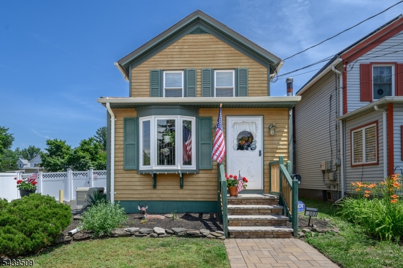 202 Grove St Property Photo 1