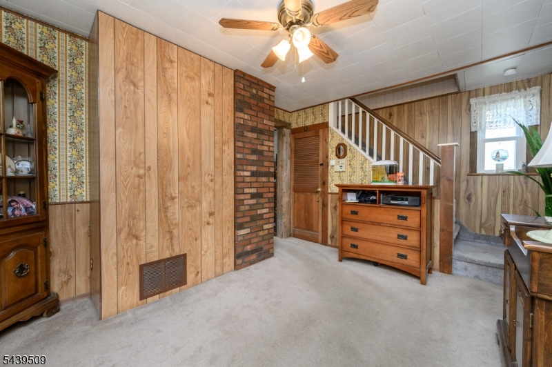 202 Grove St Property Photo 7